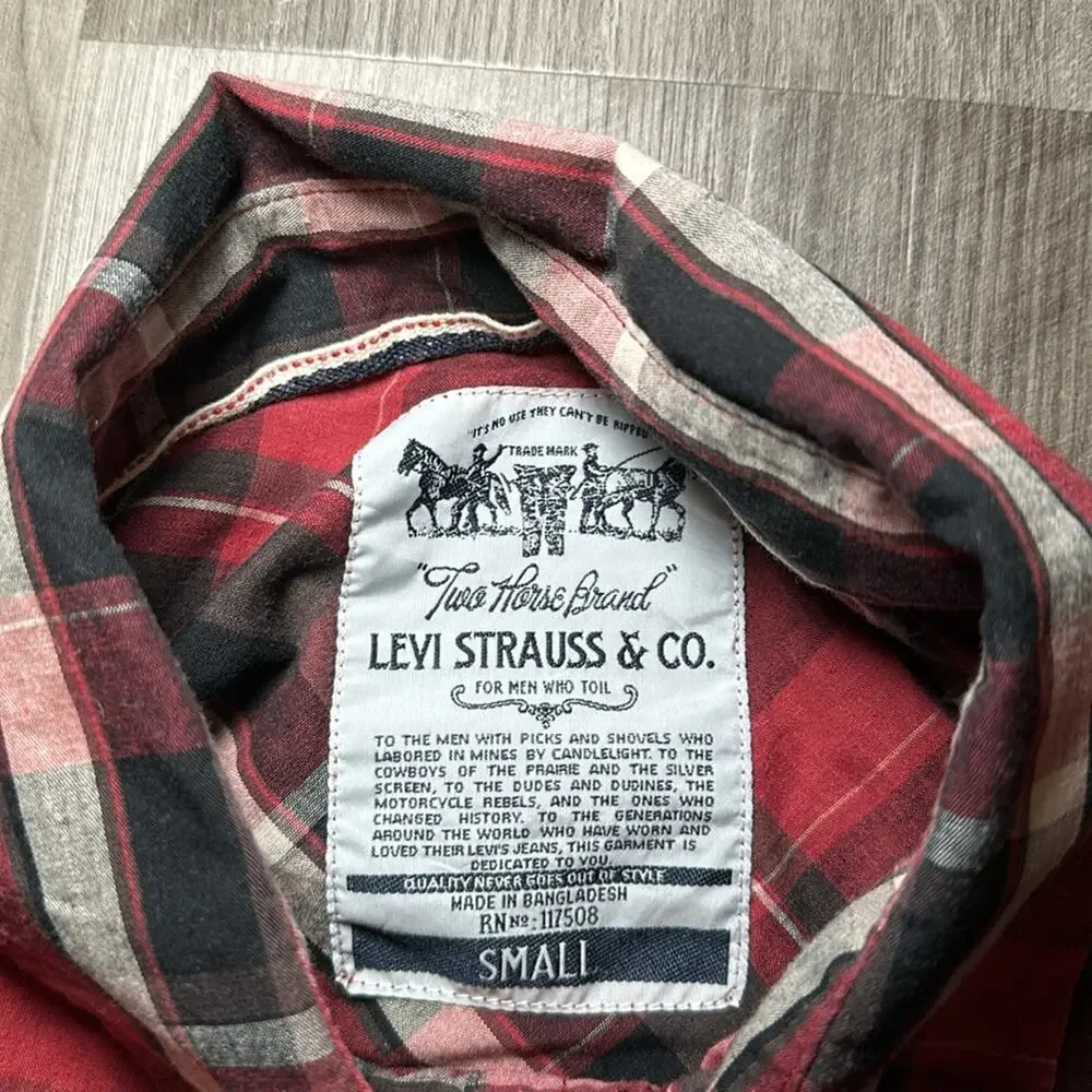 Levi’s Western Long Sleeve Button Down - Small